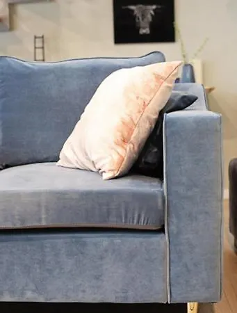 Moft Loft. Lovely, Comfy Apartment. *