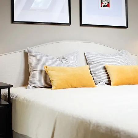 Moft Loft. Lovely, Comfy Apartment.